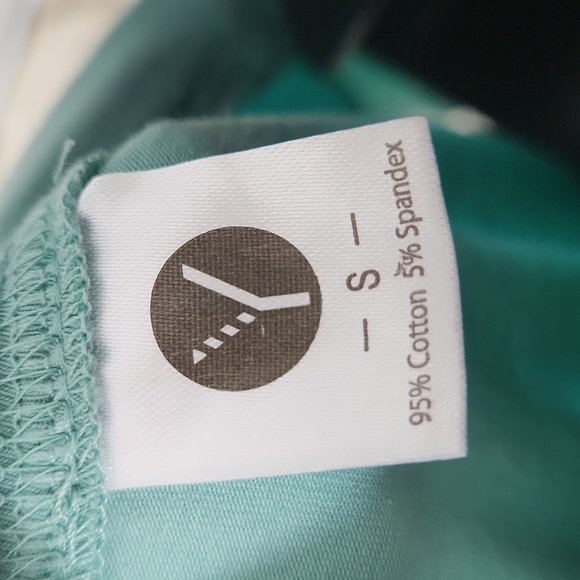 Someone Amazing Graphic Tee - Picture 6 of 6